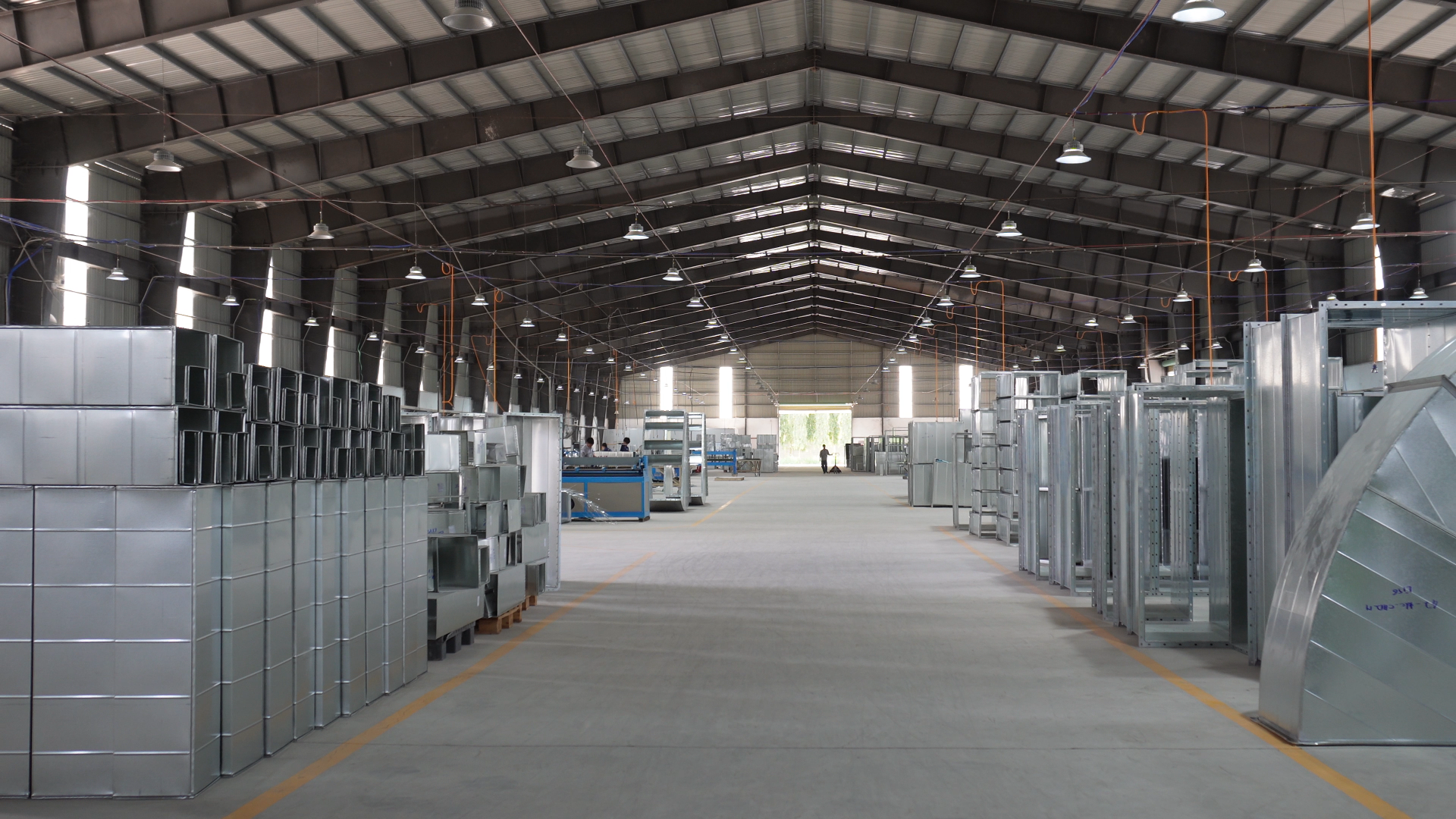 Bên trong xưởng sản xuất ống gió của reepro tại Long thành