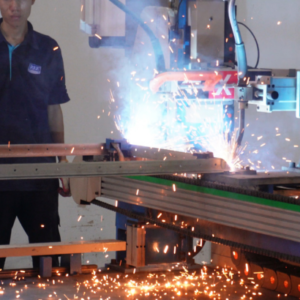Robot hàn tự động phục vụ sản xuất khung bích V